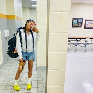 Meet your Posher, Yonna